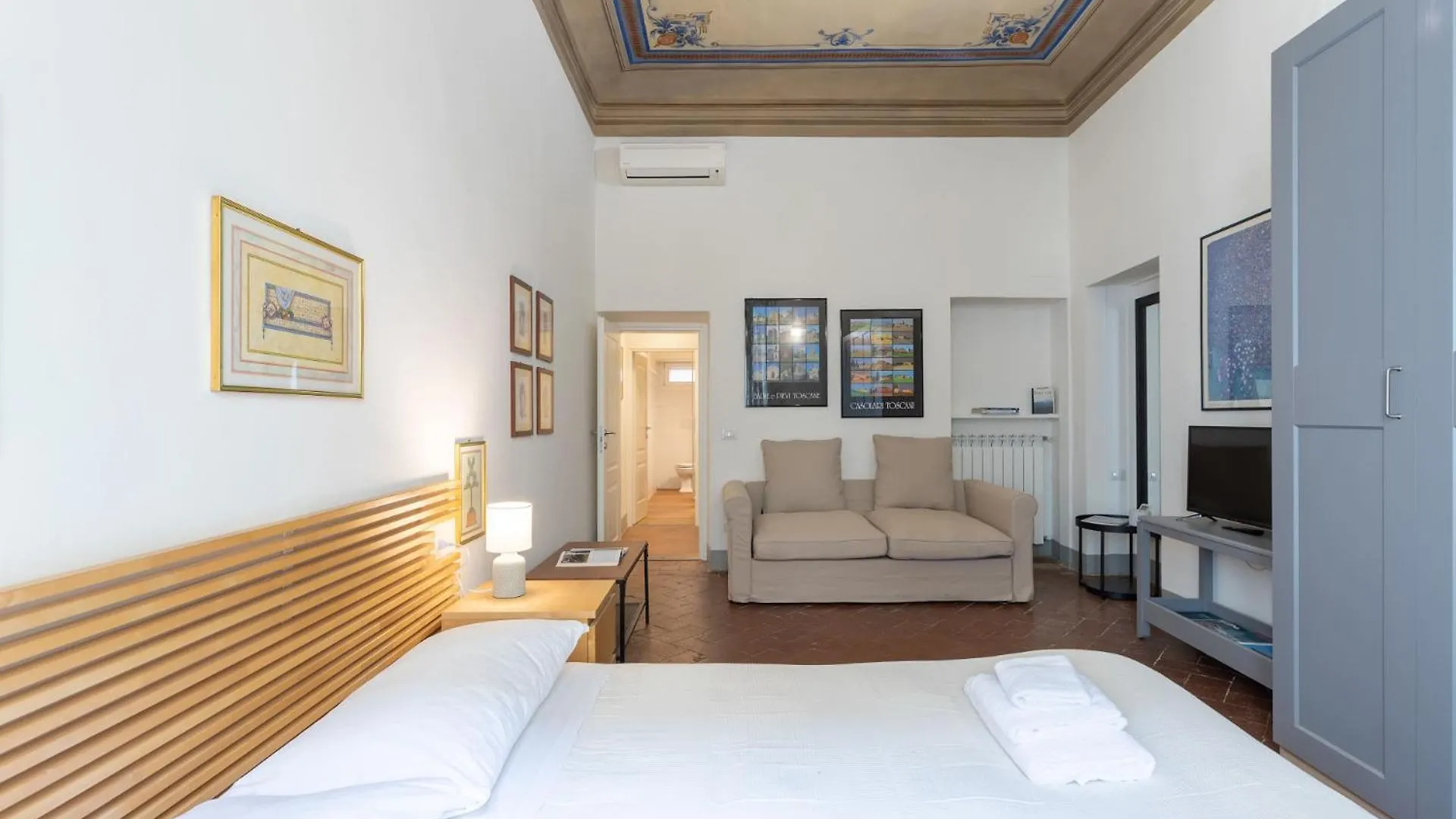 Pitti Family Apartment In Central Florence Italy