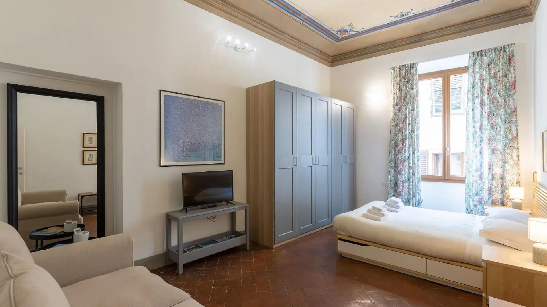 Pitti Family Apartment In Central Florence