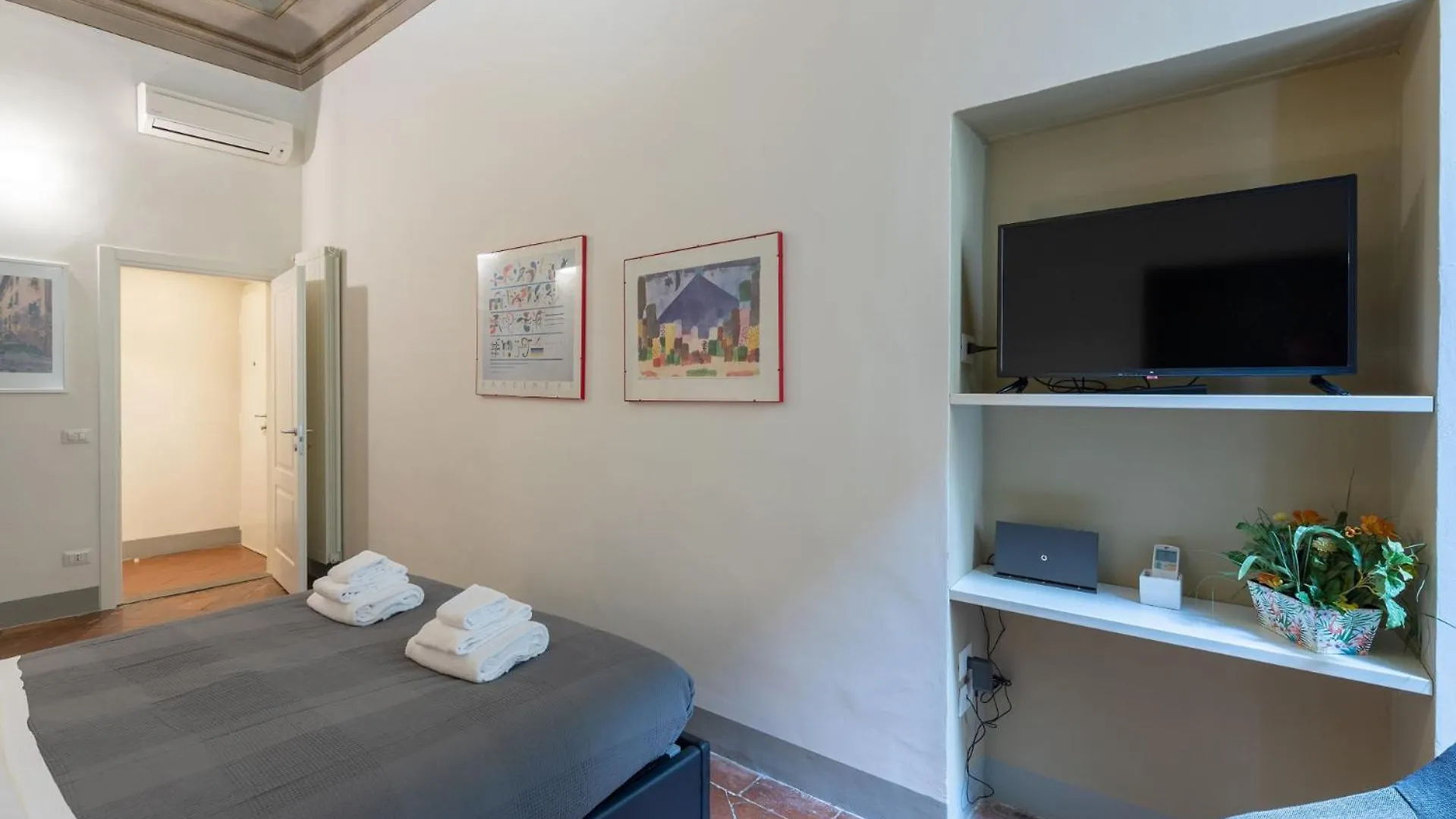 Pitti Family Apartment In Central Florence
